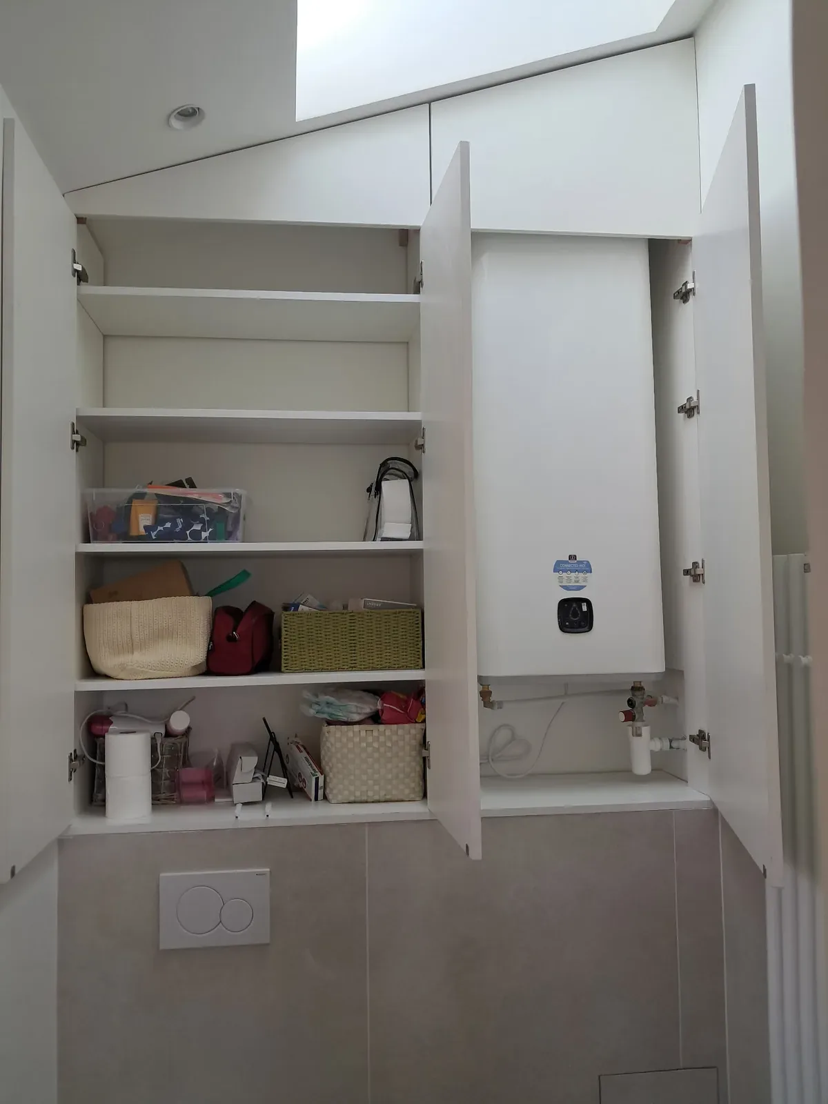 Meuble de salle de bain laqué