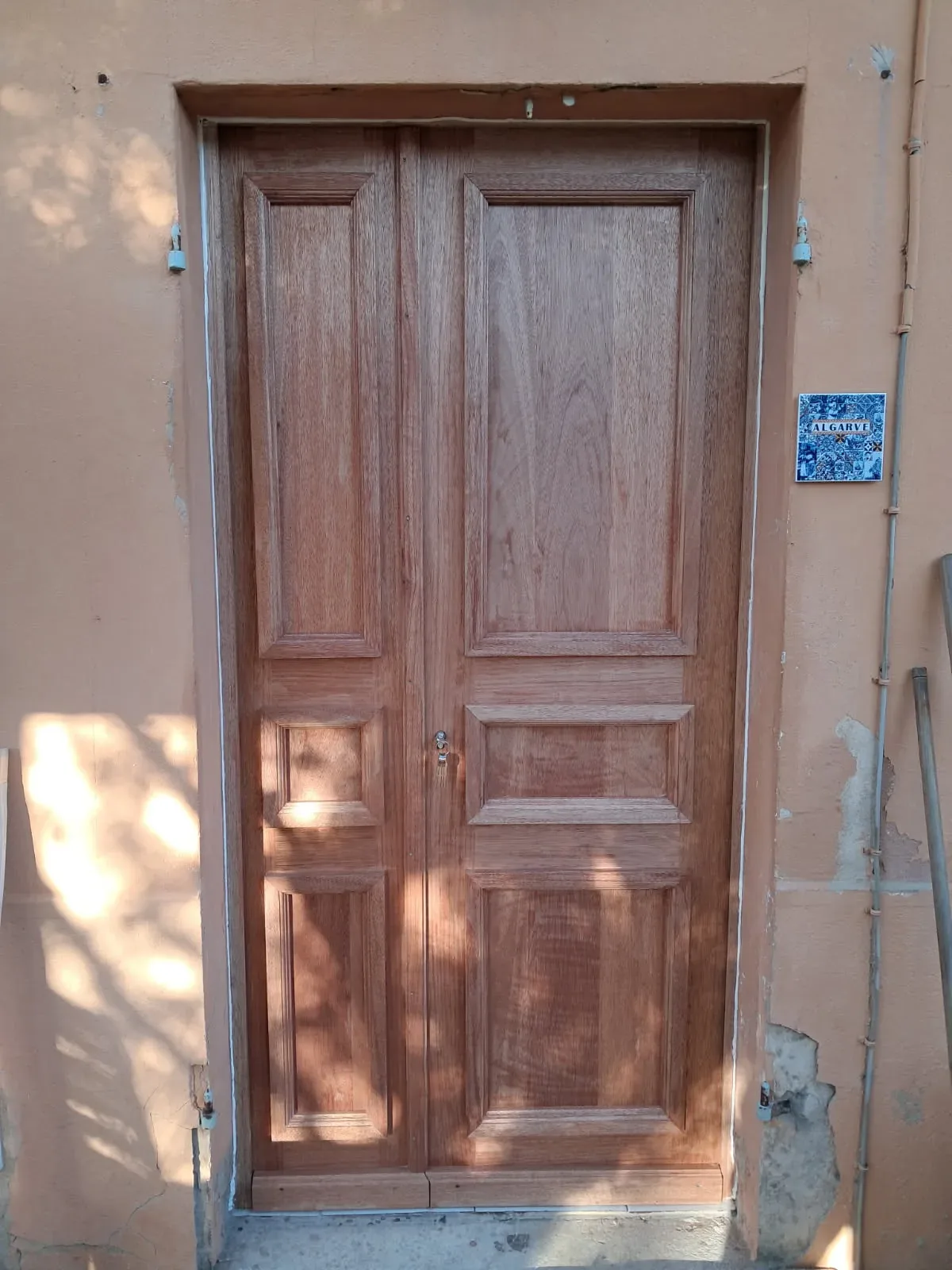 Porte d'entrée en bois massif